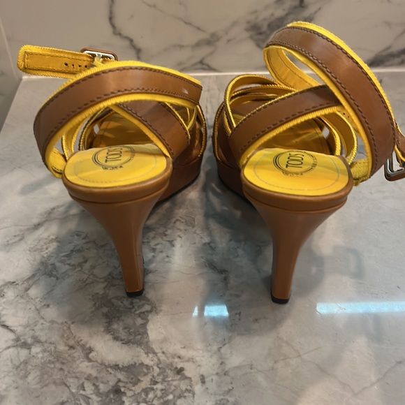 Authentic leather Tod’s wedges in Tan and Yellow - Picture 4 of 5